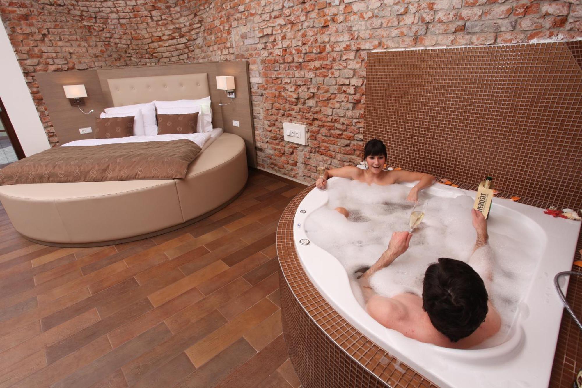Hotel Sladovna Cerna Hora Rum bild