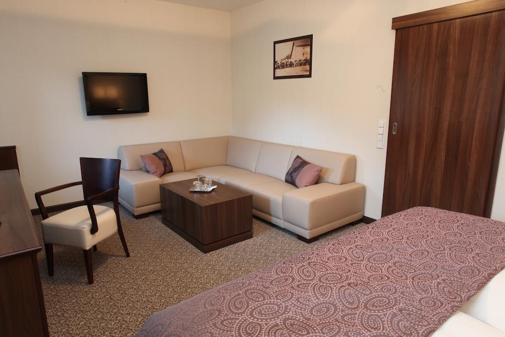 Hotel Sladovna Cerna Hora Rum bild